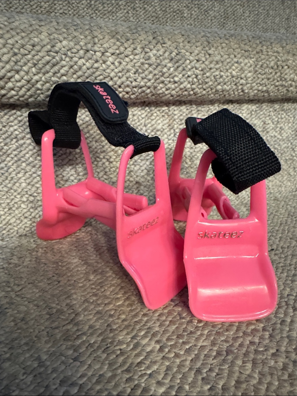 Kids Skateez Strap-On Skates in Pink
